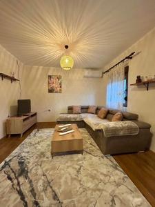Mont Peak Apartment