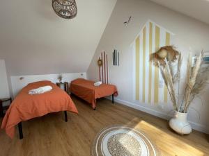 Ty Glazu Doelan espace 60m2, Port& criques à pied, 2 chambres privées au 1er étage, SDB, WC séparé