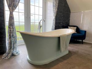 Luxury Farmhouse Retreat with Sea Views Hot Tub - Pass the Keys