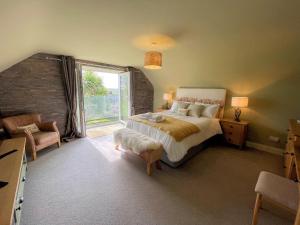 Luxury Farmhouse Retreat with Sea Views Hot Tub - Pass the Keys