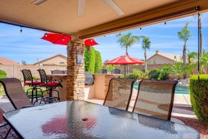 Game Room, Backyard Oasis! Glendale Group Getaway