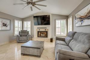 Game Room, Backyard Oasis! Glendale Group Getaway