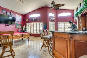 Game Room, Backyard Oasis! Glendale Group Getaway