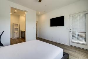 Twin Townhomes in Henderson: 12 Mi to Lake Mead!