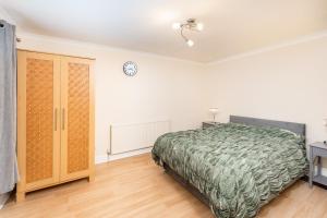 Spacious 3-Bedroom Home in Watford - Pass the Keys