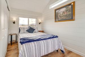Little Blue Cabin! Country Stay Near Williamsport
