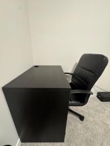 Cozy 2-bedroom guest suite for work and family!