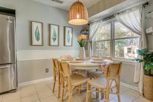 Dogs Welcome! Savannah Escape w Fenced-In Yard