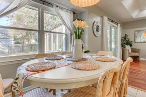 Dogs Welcome! Savannah Escape w Fenced-In Yard