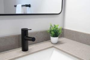 Luxe 1 Bedroom in new Building I Downtown Miami