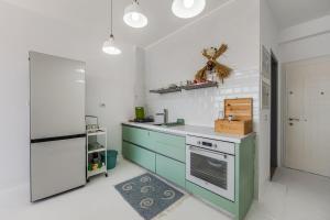 Sunkissed Apartment 1BR Amazing Views by the Sea by PikHost