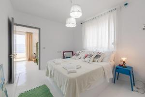 Sunkissed Apartment 1BR Amazing Views by the Sea by PikHost