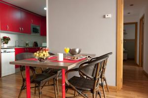 Two-Bedroom Apartment room in MH Apartments Gracia