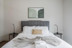 East Side 1BR Near Brady St and Fiserv with Balcony - Sleeps 4