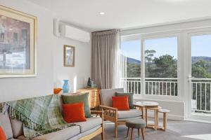 Designer Stay with River Views)