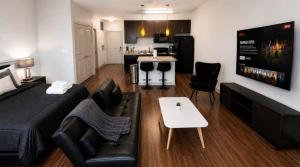 Luxe Nest | King Studio Downtown 2A