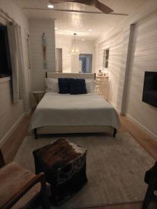Tarpon Tide Apt -Beautiful waterfront 1st floor