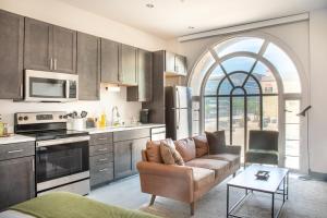 Deer District Studio Apt - One Block from Fiserv and Baird