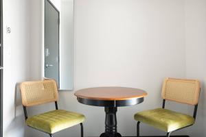Deer District Studio Apt - One Block from Fiserv and Baird