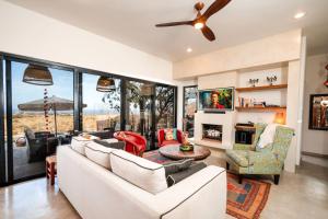 Montebello Pool House-3 BD