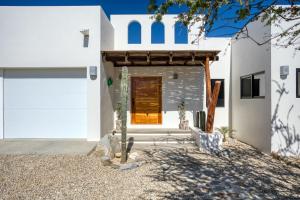 Tranquil 3BR Home, Pool, Rooftop