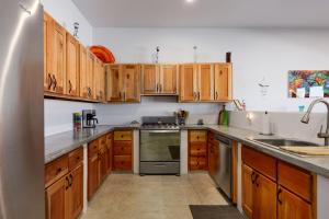 Tranquil 3BR Home, Pool, Rooftop
