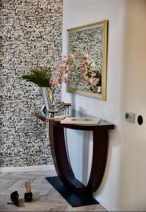 King Street Design Apartment for 12