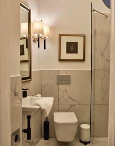 King Street Design Apartment for 12