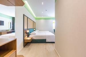 Santorini Luxury Room 6 - Beach Access, Parking and more