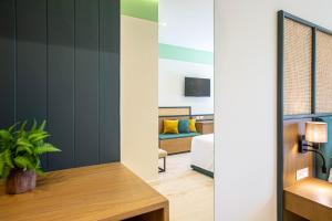 Santorini Luxury Room 6 - Beach Access, Parking and more