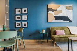 Chic Apartment with Balcony & Pool in Las Condes