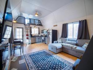 Cozy Lofted Cabin #1 at Cataract Lake Getaway