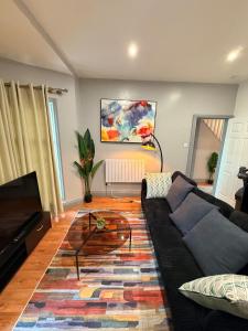 Colourful 2-Bed Flat Near Teesside Uni