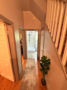 Colourful 2-Bed Flat Near Teesside Uni