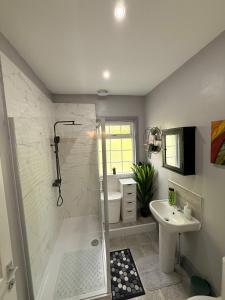 Colourful 2-Bed Flat Near Teesside Uni