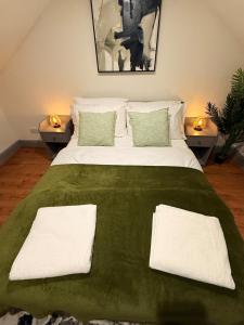 Colourful 2-Bed Flat Near Teesside Uni