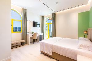 Santorini Luxury Room 7 - Private Balcony with Sea View, Parking and more