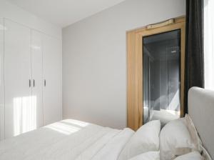 Golden Apartments Warsaw - Luxury 2-Bedroom, Mennica Residence&41