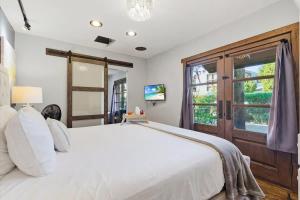 Petite - In Old Town - Near Entertainment District