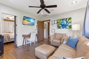 Petite - In Old Town - Near Entertainment District