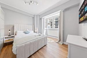 Baby Blue Opulence for 6 2BR Flat 2 Minutes from Paddington Station & Little Venice Boating