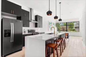 Modern Palette - Private Patio - Mins to Broadway