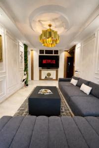 Caprice Royal - 3 Bedroom Luxury Apartment with Pool - Hivernage