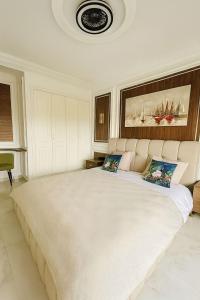 Caprice Royal - 3 Bedroom Luxury Apartment with Pool - Hivernage