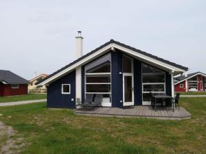 Three-Bed Retreat near the Coast