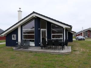 Three-Bed Retreat near the Coast