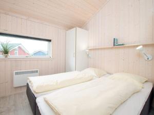 Retreat in Grobenbrode with Fireplace