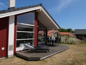 Retreat in Grobenbrode with Fireplace