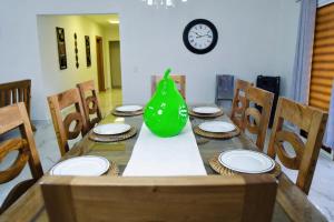 Private 4BR Villa, Pool, Jacuzzi & Lake