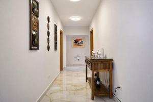 Private 4BR Villa, Pool, Jacuzzi & Lake